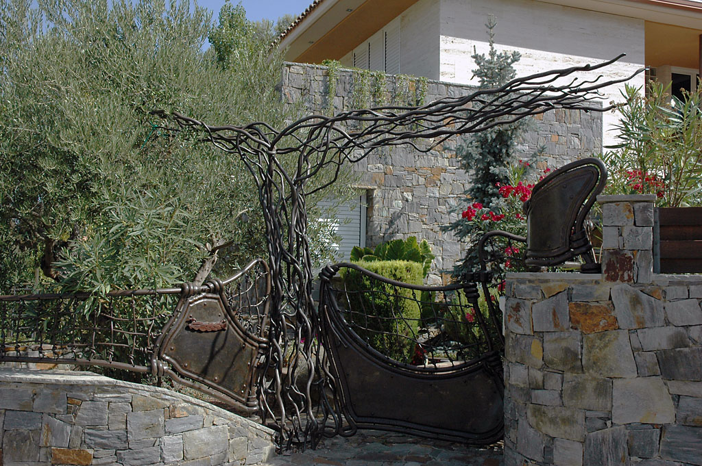 Gate and fence made in corten steel